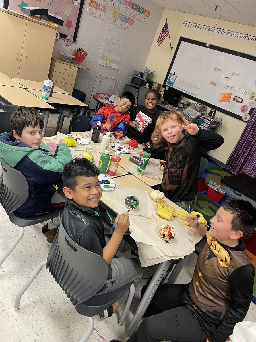 Emily Leon tweet media