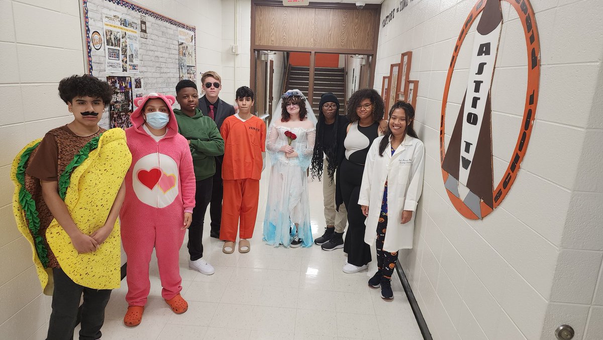 AstroworldMedia's tweet photo. Good job to the TV Studio costume department 👏 🎃 https://t.co/NVnlgzuAqj