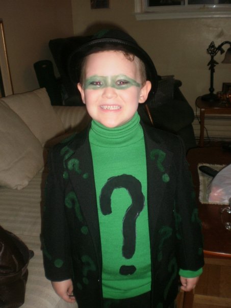 LaurieWulfand's tweet photo. I miss the days of being able to take my kiddo trick or treating. I loved creating his costumes. oh, why do they have to grow up? #HomemadeCostumes Happy Halloween everyone!! https://t.co/fSrD432rkj
