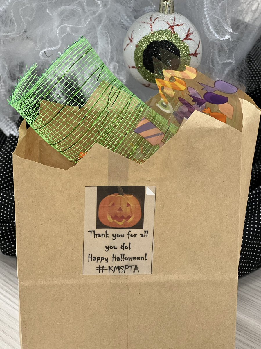 Too CUTE to Spook!🎃 We found Sweet & Spooky #HalloweenTreats 🍫🍬in our mailboxes today!! Yaaay! Thank you @KMS_PTA 🎃👻#KMSCougarPride #LoveYouBoo #HappyHalloween  #OurPTARocks