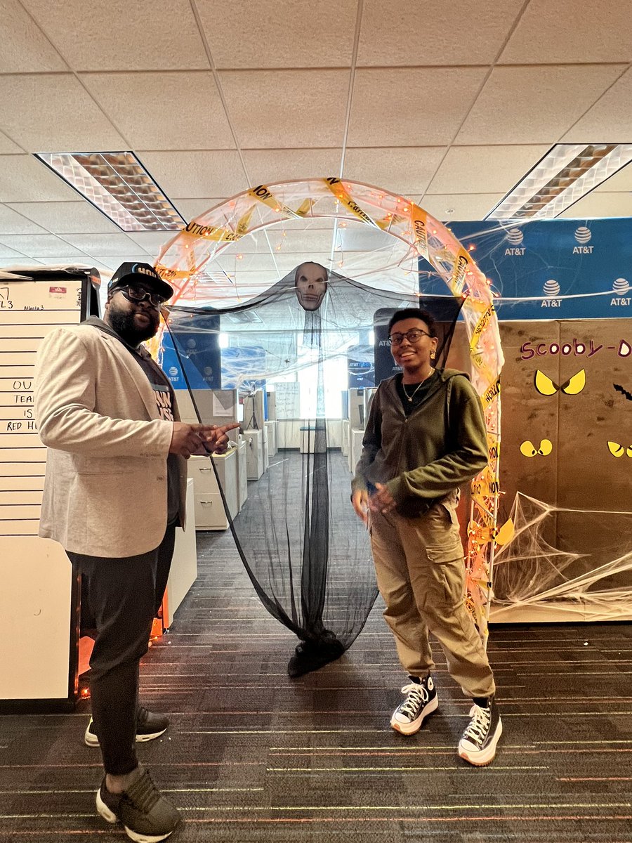 sg939y's tweet photo. HAPPY HALLOWEEN 🎃 VSE HAD A BATTLE OF THE AGES !! ATL 3 was giving Scooby Doo !! #VSE #OSA #LIFEATATT @SClasberry @thedoscarver @woolverton_b @AJfromFay2A #ATLANTAVSEVERYBODY @VirtualSalesExp @WeRtheNAC #NAC https://t.co/VXJcXxcIHU
