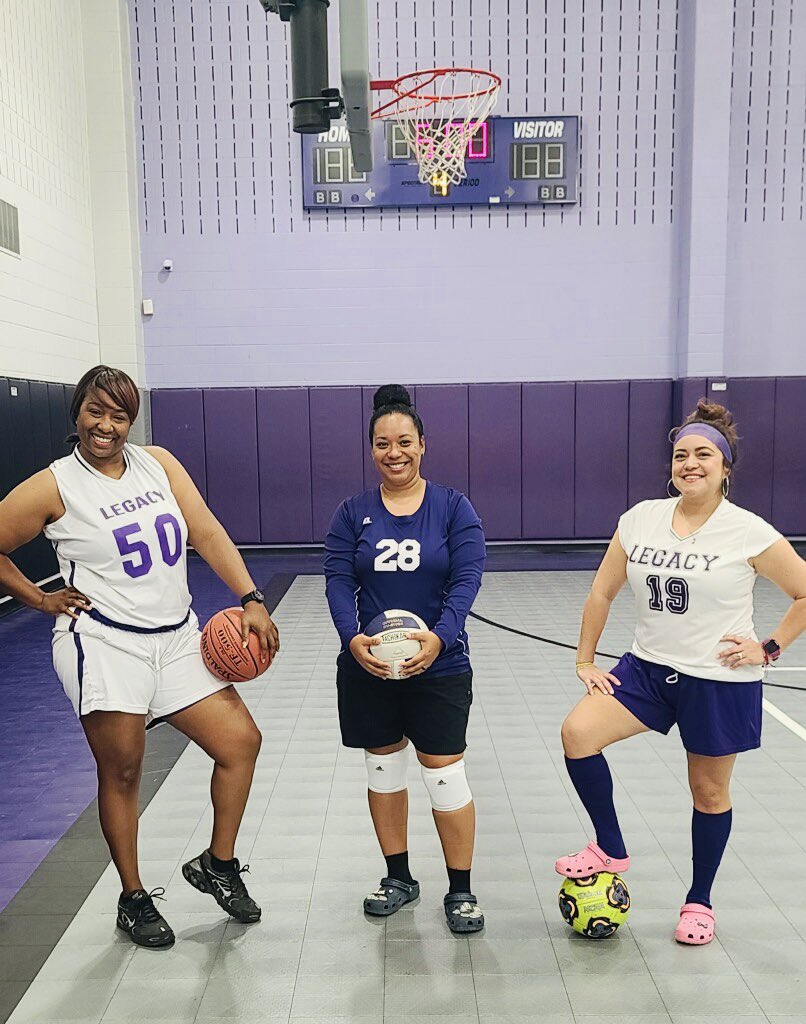 CoachLOrtega's tweet photo. Halloween 2022 👻🎃  Basketball, Volleyball and Soccer athletes!!  @LegacyECISD https://t.co/qT6TTuHEGz