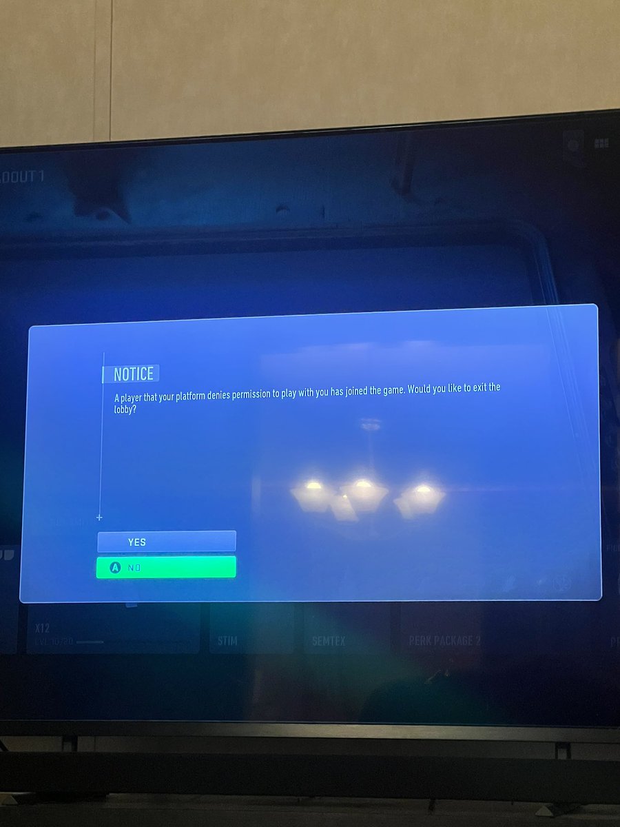 Murf896's tweet photo. @InfinityWard  why does this keep popping up? https://t.co/3etvuuHbff