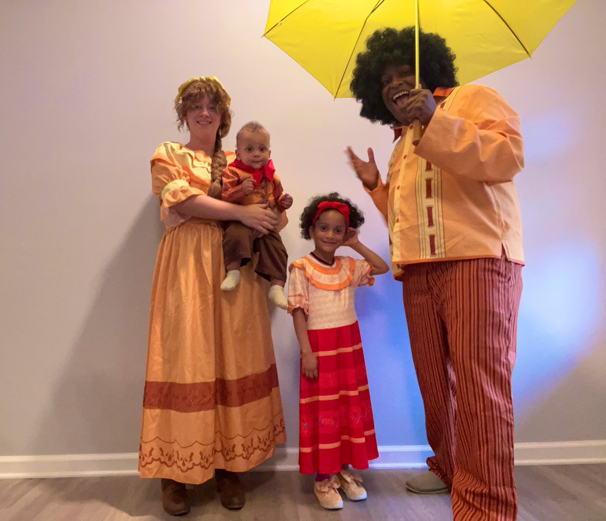 MarioAndersonTV's tweet photo. #Twitterverse! Good evening on this #Halloween2022!

🎶 We don’t talk about Bruno…🎶

🎃👻☂️ https://t.co/0ytJdtVRYT