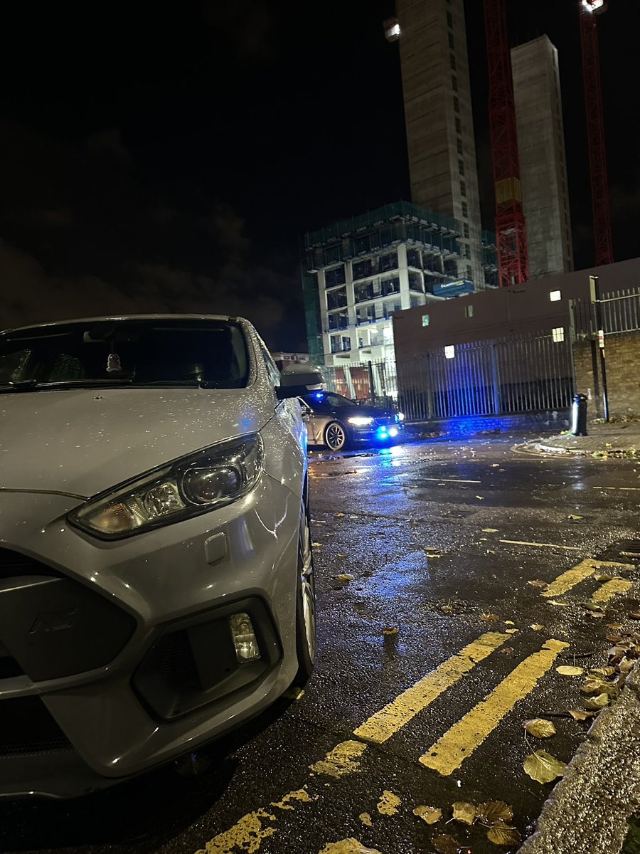 Central Syndicate 13 deployed to @LambethMPS sighted a vehicle. This vehicle Failed to Stop. Pursuit engaged where persons eventually detained. 

In the boot were a number stolen Catalytic Converters!

Checks revealed the vehicle also stolen!

Off to Custody!

#KeepingLondonSafe