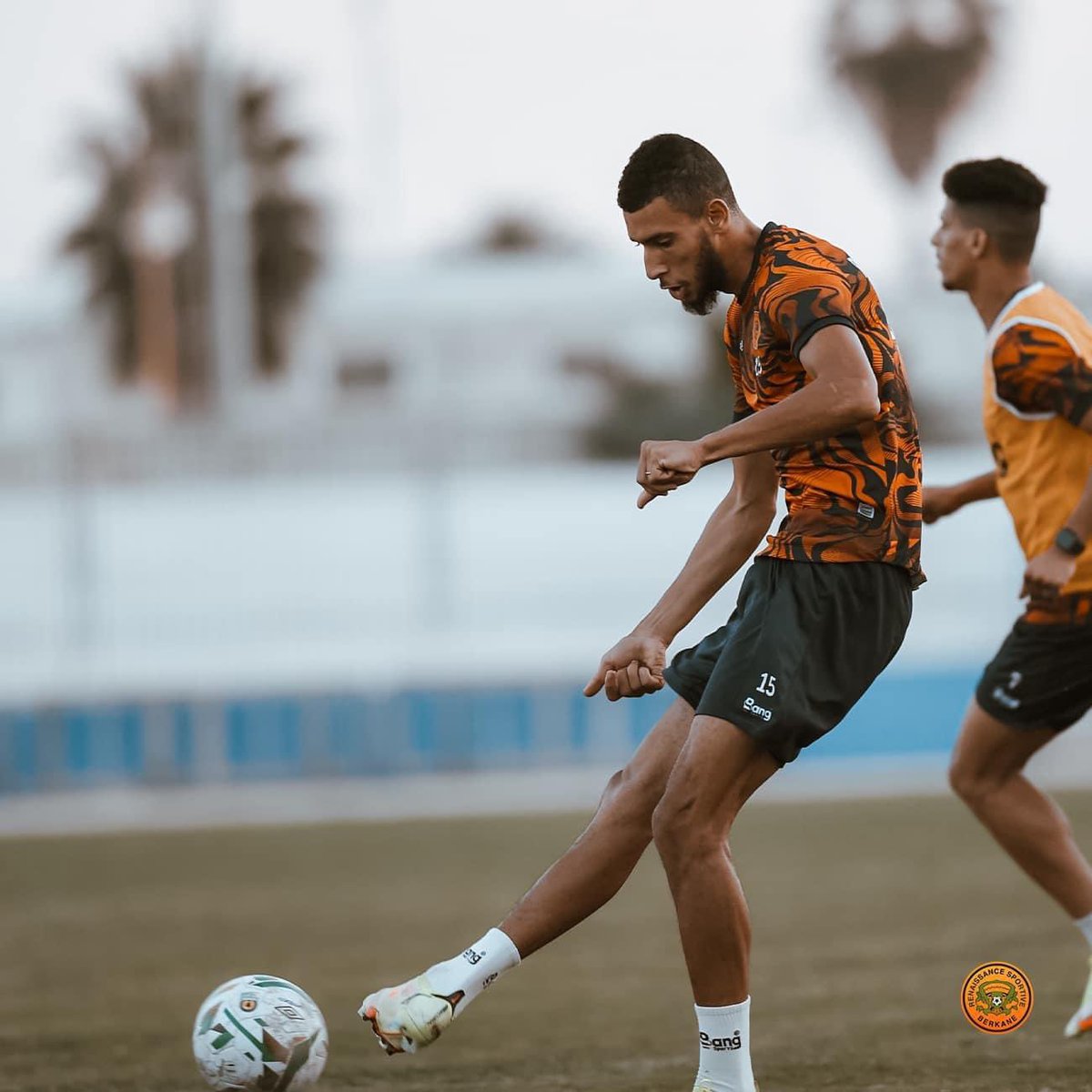 البرتقالي يؤدي مرانه الأول بالمنستير على ملعب المباراة مصطفى بن جنات

#TotalEnergiesCAFCC 🟠⚫️⚪️ #GoRSBGo