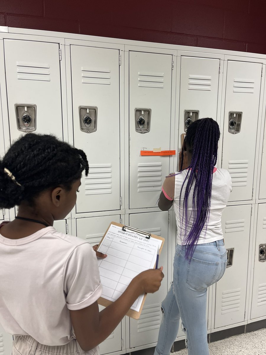 Today we had to be detectives and find out who kidnapped “Mr.Banks”. We had to use our inferencing skills and try to figure out who the suspects were after searching the classroom and hallway for clues. 
#6thgraderocks #TMSdetectives #6thgradeELA #@AlainaTayl0r <a href="/HumbleISD_TMS/">Timberwood Middle</a>