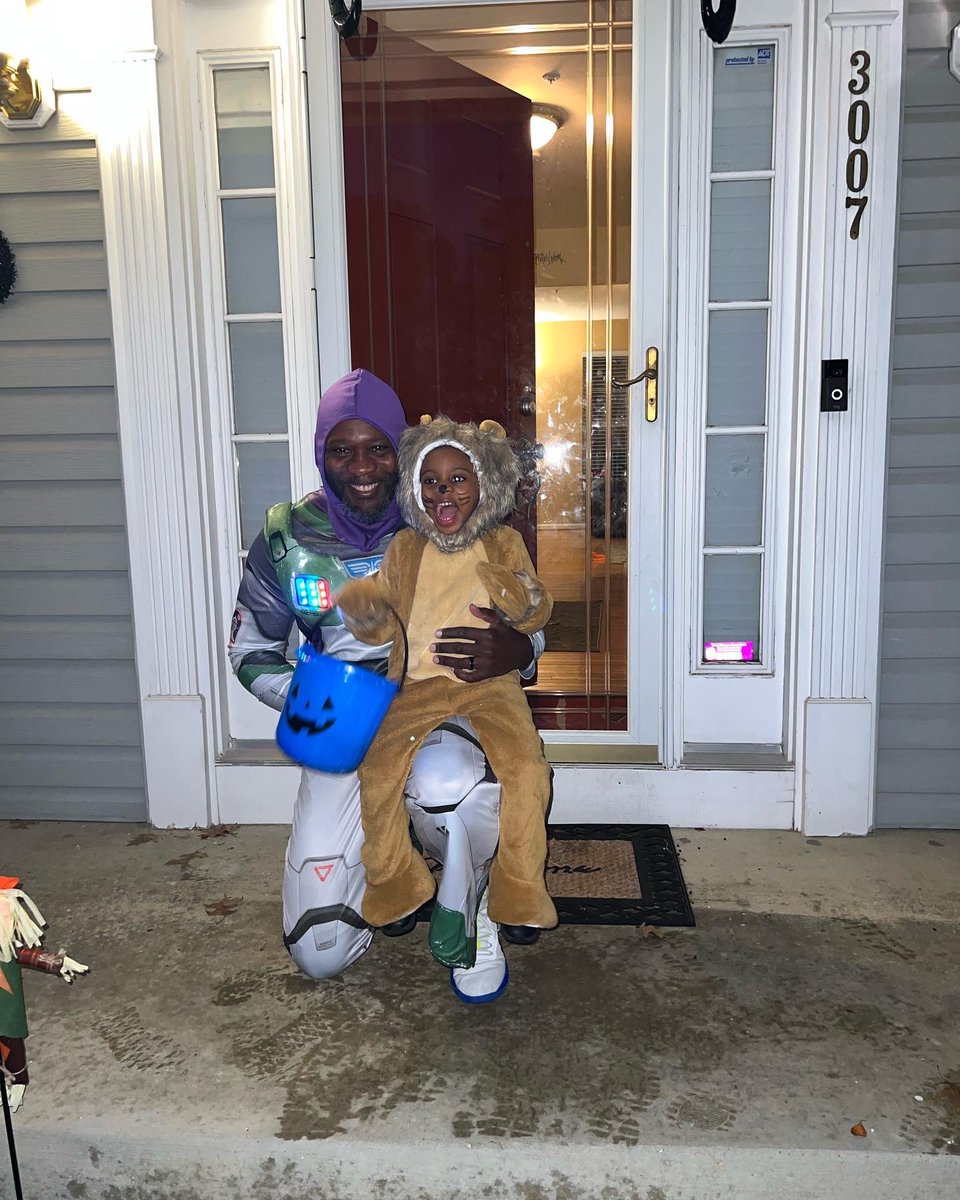 XVisionPhotos's tweet photo. We took the grandson trick or treating tonight. He had so much fun and so did I. #ToInfinityAndBeyond #FitPhotographer #XVisionPhotography #YayYayAndLilDenDen https://t.co/WJmyvS0YoV