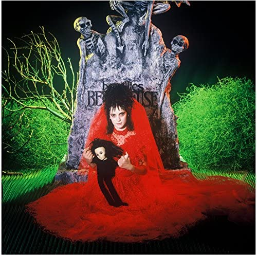 marcelakesseler's tweet photo. tô achando que ele vem de Lydia no vestido de casamento vermelho kkk #beetlejuice #harryween #happyharryween https://t.co/4CexIkrU51