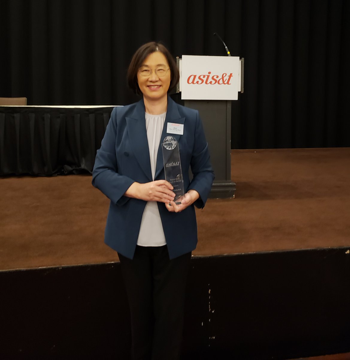 I am so pleased, honored, and humbled to receive the ASIS&T Watson Davis Award for Service today #ASIST22. @asist_org has been a big part of my professional life. I feel so blessed I have had many opportunities to work with amazing mentors and friends over the years. Thank you.