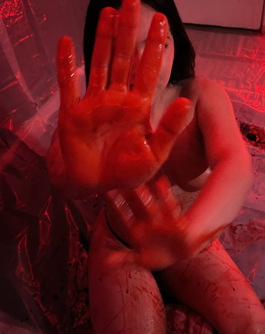 🔪🩸 https://t.co/XtDvMRrN8t