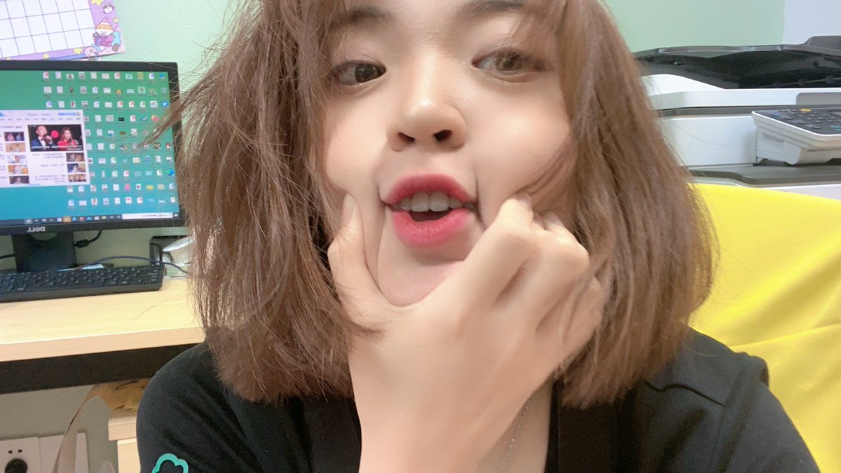 <a href="/MarioNawfal/">Mario Nawfal</a> Wait … what? U
2016 vs 2022 = No change🥲

But me
2016 VS 2022 = wtf 🤣 hey yuumi looks 2x bigger then 2016