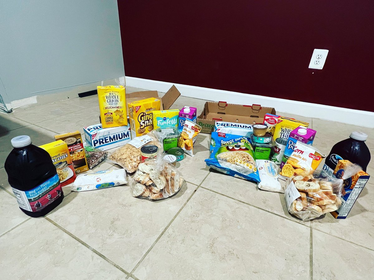risenshinefound's tweet photo. Emergency Food assistance boxes went out to Seneca Height Apartments!! @MCCHMD https://t.co/jvWlmJ0PxI