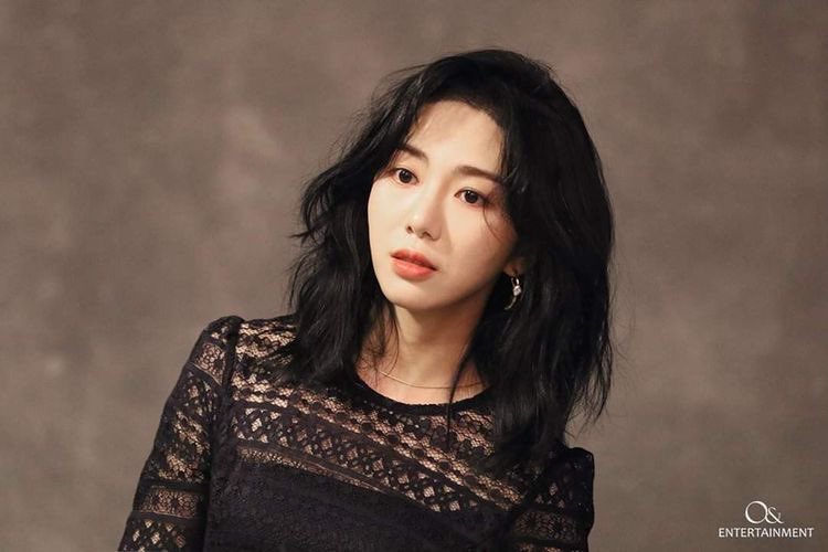 [ NEWS 📰 ] Kwon MinA will appear in the music video for Vietnamese artist Roy of Z-Boys. He will release his song “1cm” on November 2nd.

The female lead of the music video will be played by Kwon MinA and she will act as Roy’s lover.

#KWONMINA #MINA #권민아 #민아 #맹아
