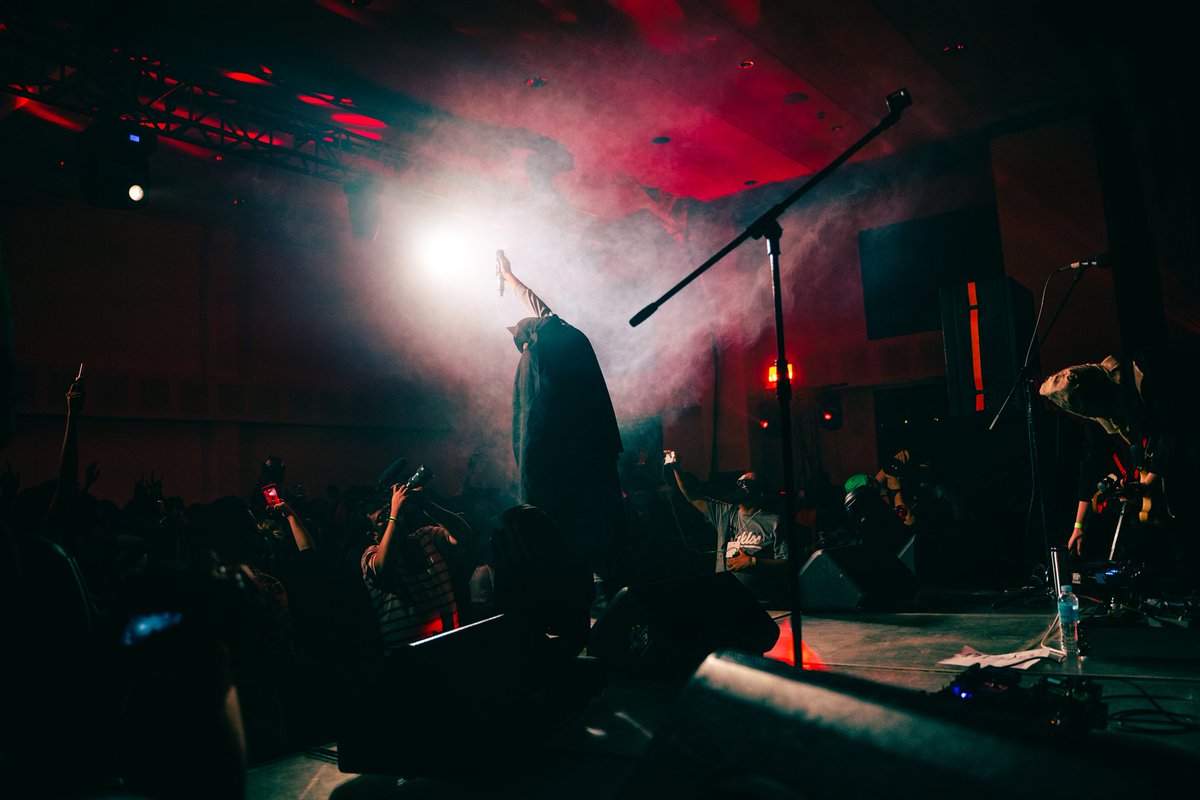 ONECLKSTRAIGHT's tweet photo. m e d i s i n a

Congratulations brother @zildbenitez. The Medisina album launch was a raddening experience. The community is prime. To those who came to the show -thank you. 

○●○○ https://t.co/Az7WObRkuS