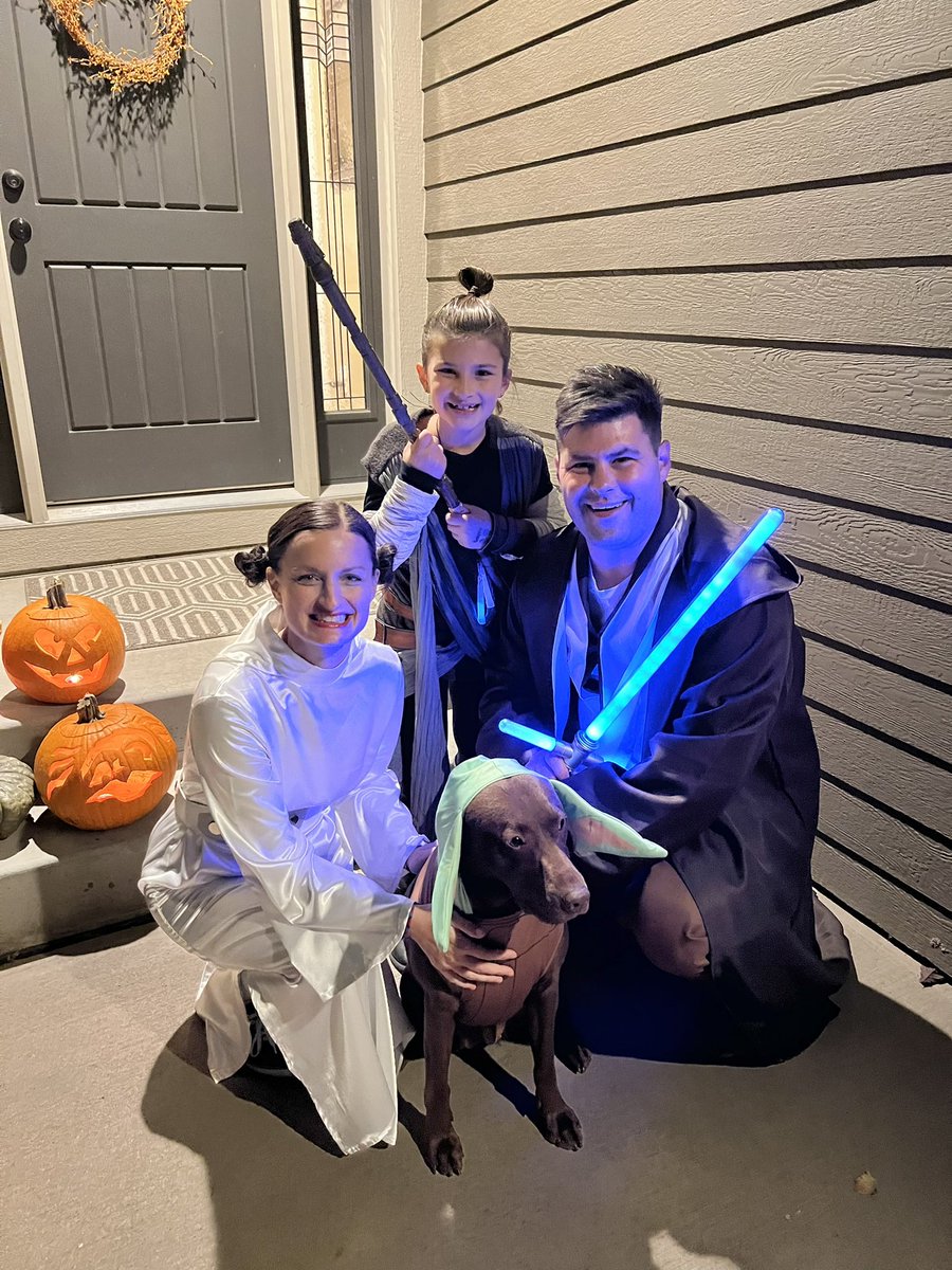 NickFoxy22's tweet photo. Happy Halloween from Rey and three of her mentors! 🎃 #maytheforcebewithyou https://t.co/ScEQmaVs45