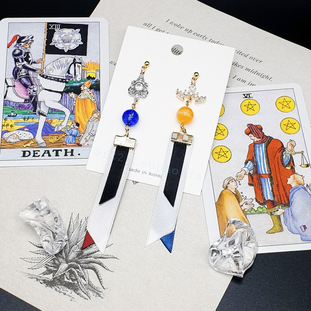 ☘ 𝚁𝚃 ⧾ 𝙵𝚘𝚕𝚕𝚘𝚠 ☘
추첨 한분께 아래의
작품을 드려요.

✑ 𝐈𝐧 𝐭𝐡𝐞 𝐁𝐚𝐥𝐚𝐧𝐜𝐞 ⚖
 ┗ 생과 사의 신 ; 날달

❝ 낮과 밤이 춤추도다. ❞

⤖ 𝚙𝚛𝚒𝚌𝚎 : 𝟸𝟿𝟶𝟶𝟶

⤖ 𝚙.𝚜 : 준등기 가격 포함

⤖ 𝚜𝚎𝚕𝚎𝚌𝚝 : 귀걸이 , 귀찌

⤖ 𝚊𝚜𝚔 : 𝙺𝚊𝚔𝚊𝚘 , 𝙳𝙼