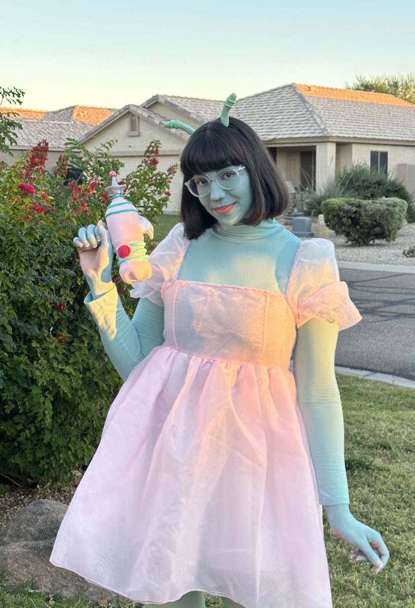 goghbro's tweet photo. Happy Halloween!!👽🪐💕 https://t.co/leoGLlcWTs