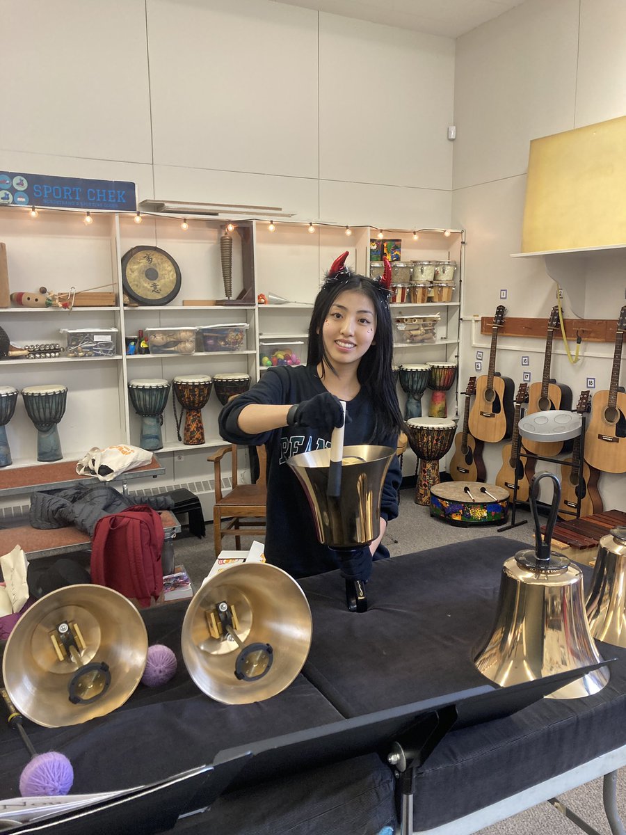 WaveChoir's tweet photo. Halloween and learning a new technique? You bet! Ringers loved doing singing bells today! #handbells #coolsounds @burnabyschools https://t.co/WKvKvmXXhN
