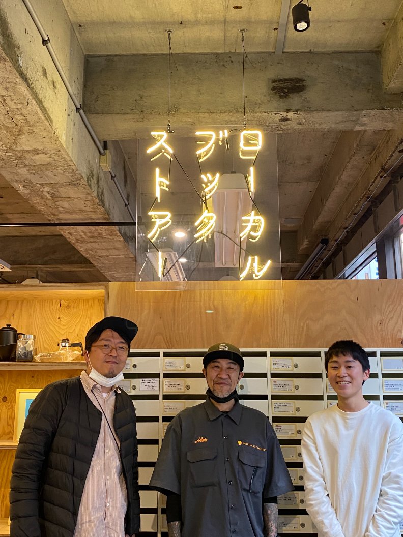 MandM_awaken's tweet photo. スマイルネオンさんの作品があるということで、昨日NHKさんの番組に取材いただく。

「きたっ」のネオンサイン、
本当に造作してよかった。
高橋さんに感謝。

@kita_books 
＃book #kitabooks #yokohama #basyamichi https://t.co/UXQfLECL8U