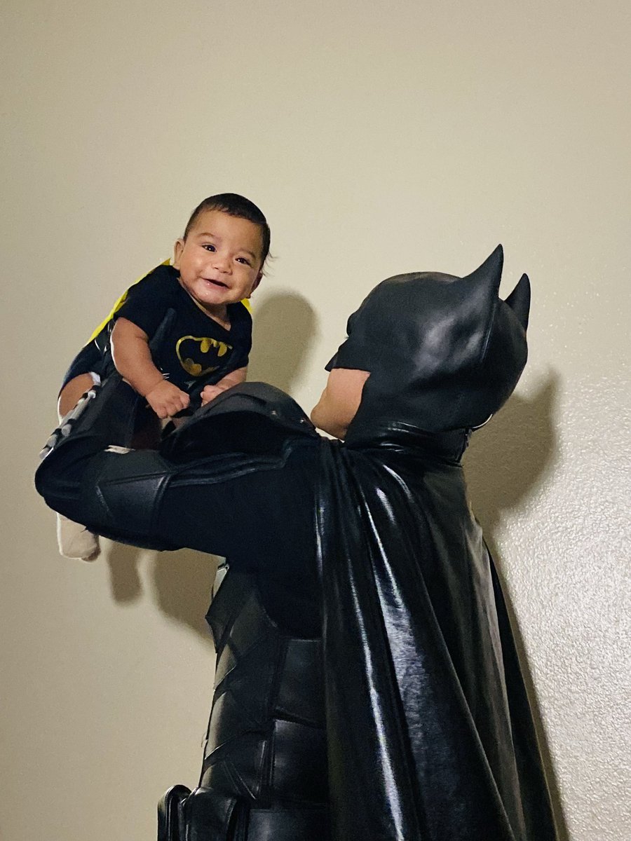 therobertrubio's tweet photo. Happy Halloween! 🎃🦇
#batman #batbaby #cosplay #halloween https://t.co/myviPqW7GB