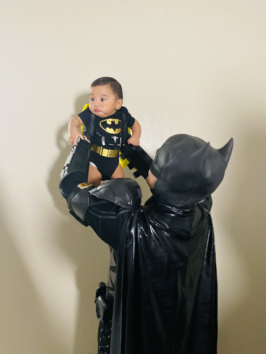 therobertrubio's tweet photo. Happy Halloween! 🎃🦇
#batman #batbaby #cosplay #halloween https://t.co/myviPqW7GB