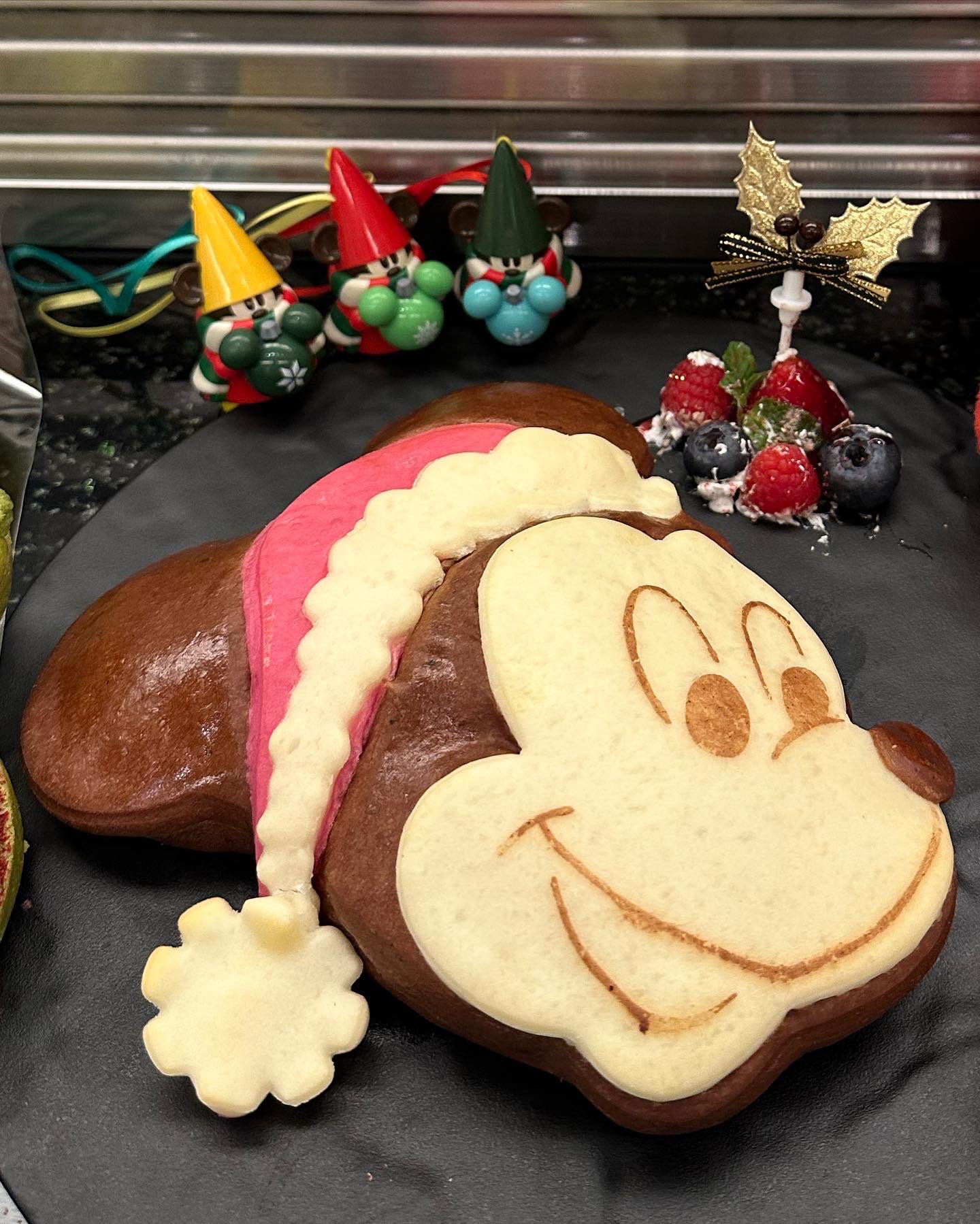 Hiromaydisney チックタックダイナー アンバサダーホテル リルリンリン パン ケーキ クリスマスケーキ クリスマス ディズニー ディズニーフード ディズニーホテル チックタックダイナースペシャルブレッド スペシャルブレッド Disney