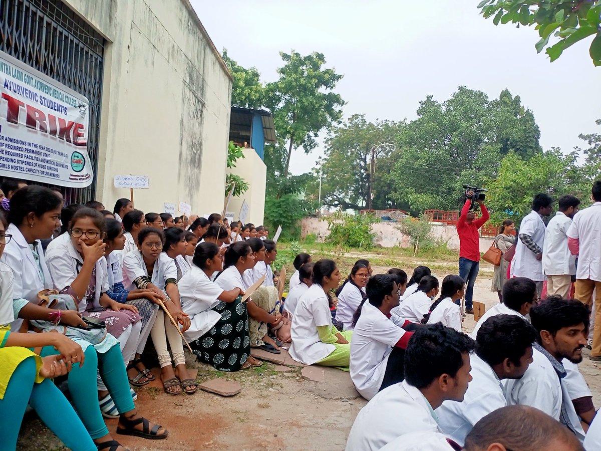 ALGAMCSTUDENTS's tweet photo. #Day5
#saveayurvedaintelangana
#savealgamc https://t.co/na6MPQudZt