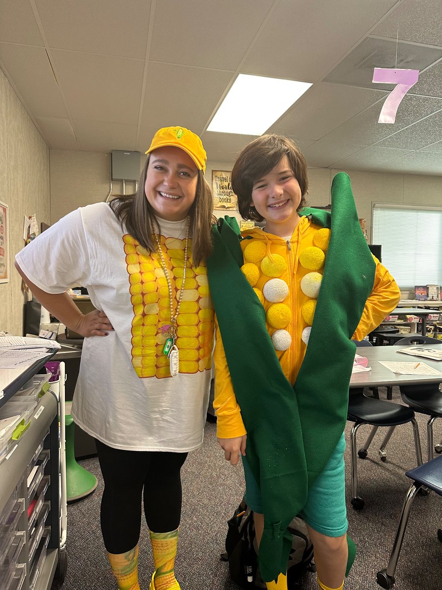 MsStarrUMS's tweet photo. This student reminds me of how much I loved getting to know new people in middle school! He also happened to be my matching Halloween buddy! #teamUMS #UMStwitterBingoV5 https://t.co/BtkO6fqA3t