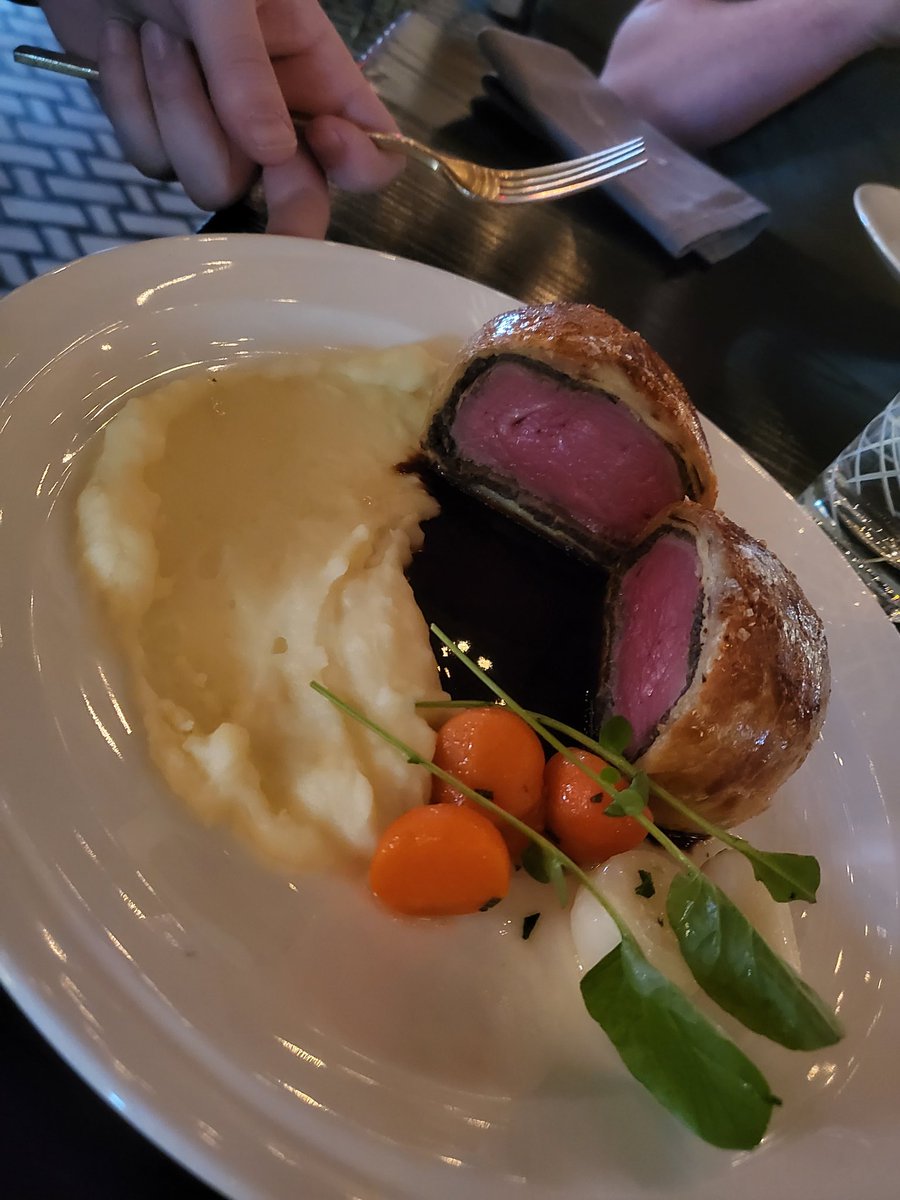michirivera07's tweet photo. At #hellskitchenvegas and  @GordonRamsay just so you know, this was the best meal we've ever had. Everything was beyond on point. And cooked. To. Perfection! #fullashell Great end to the vacation! 😍😋🤤🥩 https://t.co/MekzFM8n7J