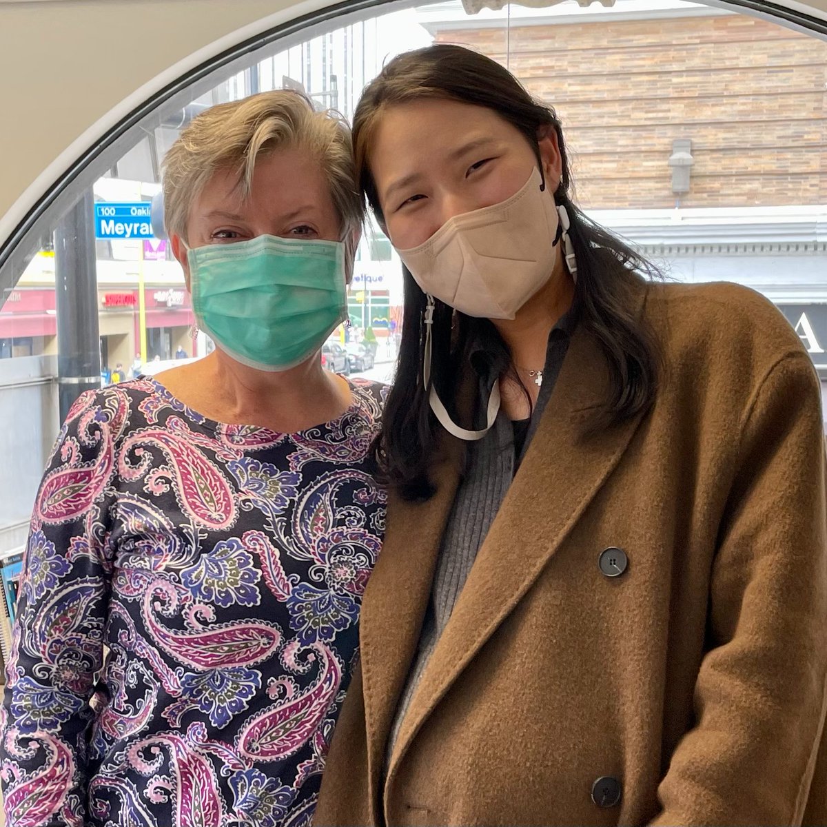 UPITT_ELI's tweet photo. Eun Kyung was an ELI student during the pandemic when all classes were on Zoom. She recently came back to visit and meet her ELI teachers in person 💙💛 #StudyEnglish #LearnEnglish #StudyInTheUSA #AcademicEnglish #StudyWithUs #IntensiveEnglish #YouAreWelcomeHere #Zoom https://t.co/YUWa18qNWG