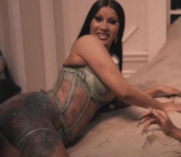 NICKIHENDRIX__'s tweet photo. @jisoosbread @Cardisfavv @stanaccountTSNM @icybardiiii @planettzay @PopCrave Dont get brave miss botched body https://t.co/4kQ0TuQIsX