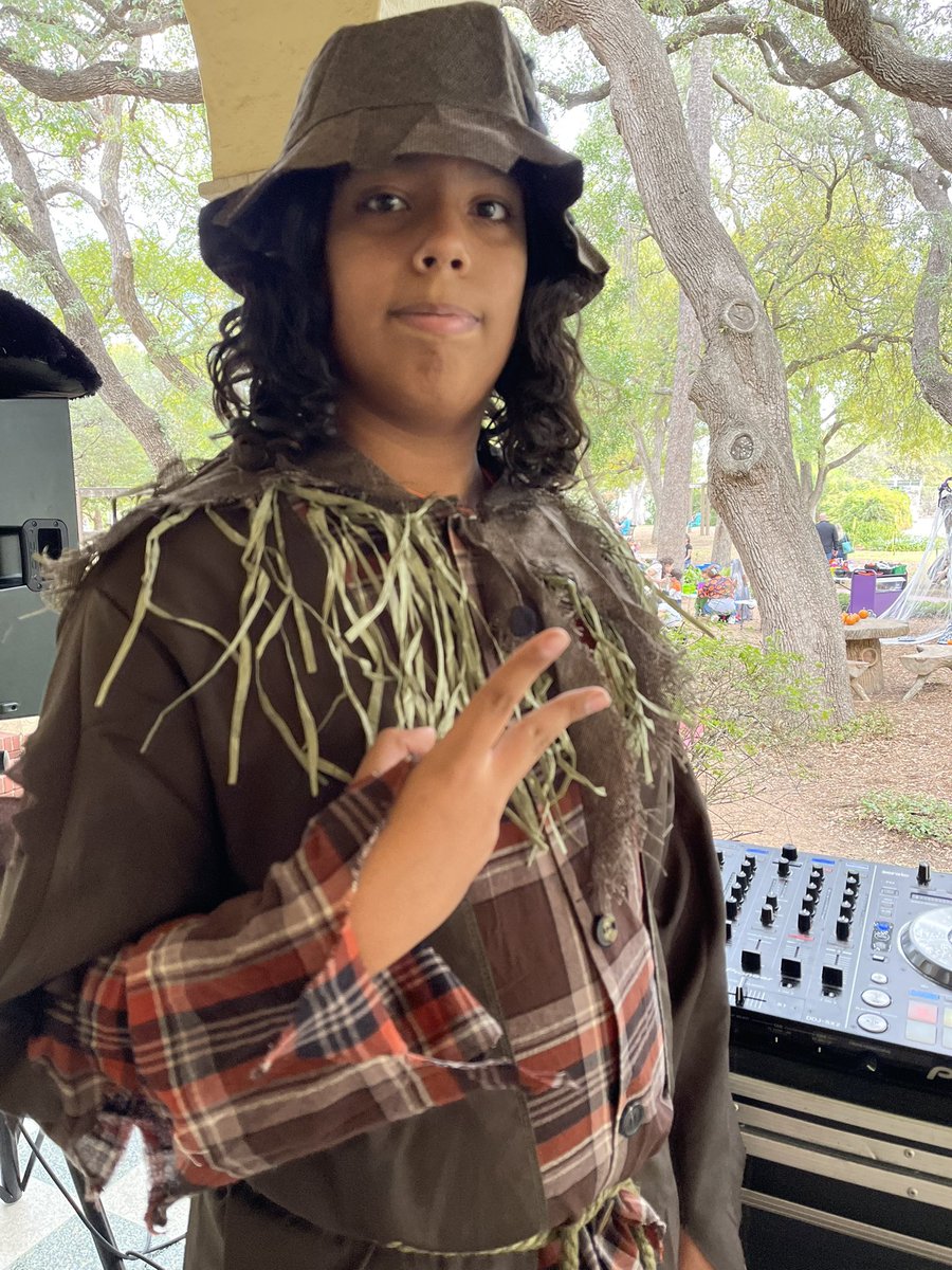 the_am_project's tweet photo. Dropping Scary Tunes at the @mysapl Landa Library Boo 👻 Thank you to DJ Guaili, KeLi and the Cheshire Cat for entertaining the kids 🎃 https://t.co/47kJy2nZ2z