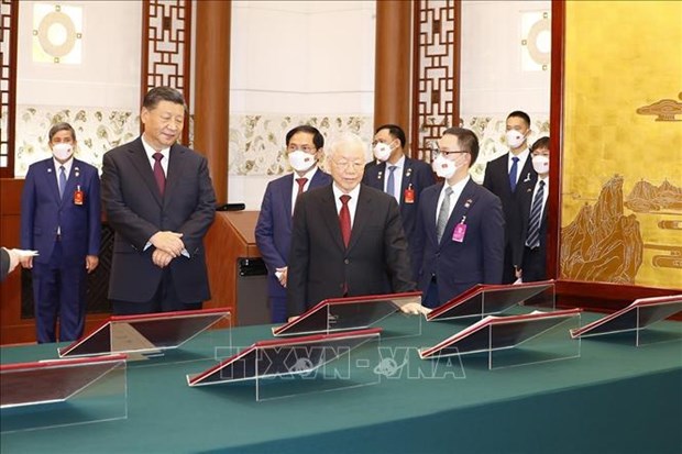 BenjaminNorton's tweet photo. The leader of the Communist Party of Vietnam just took an important trip to China, to meet with President Xi Jinping

The two countries signed 13 documents on bilateral cooperation, relating to trade, food, the supply chain, the justice system, and more
https://t.co/g8HjuHyTER https://t.co/AUTZQkvVgX