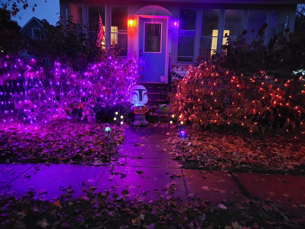 duffminster's tweet photo. First time decorating in the 5 years we've lived here. https://t.co/Z7ncWlGSyb
