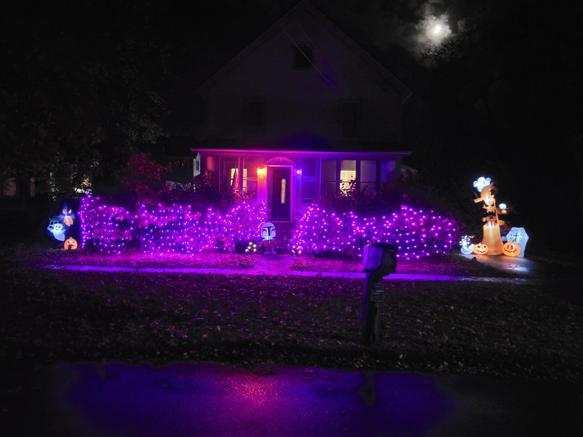 duffminster's tweet photo. First time decorating in the 5 years we've lived here. https://t.co/Z7ncWlGSyb