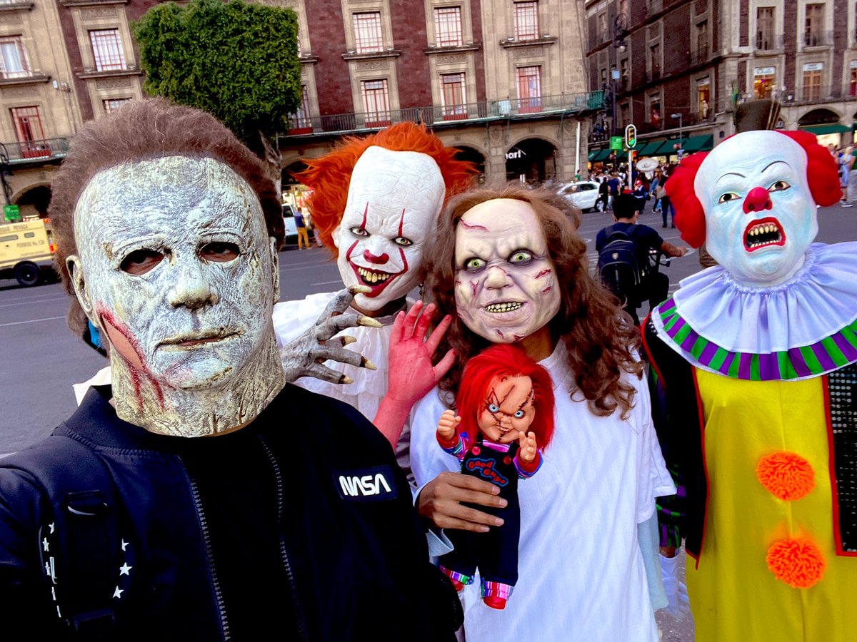 EG_wicho's tweet image. Le voy a dar $1,000 a alguien que deje su like en este tweet hasta las 11:59 PM para darles su #HappyHalloween. 🎃

El doble de posibilidad si comentan una foto de ustedes disfrazados para darles su calaverita. 💀

Este año Michael Myers se apoderó de mi en #CDMX... ☠️🌹👻