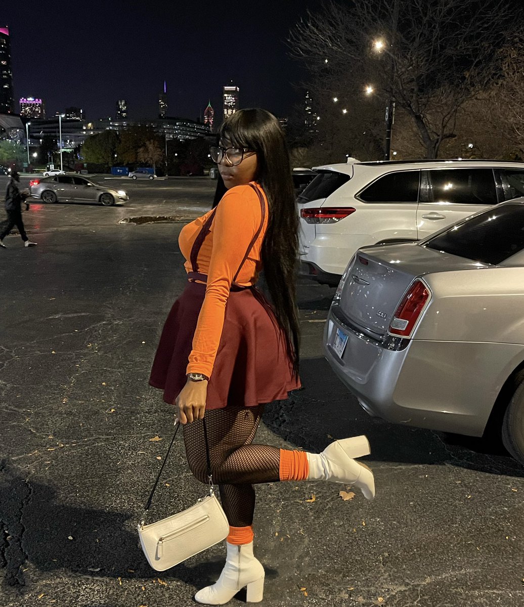 RiRi_forshortt's tweet photo. โWould you do it for a Scooby Snack?โ๐ฅบ๐งก #Halloween2022 #Jenkies #Velma https://t.co/ot2AJ2ekIk