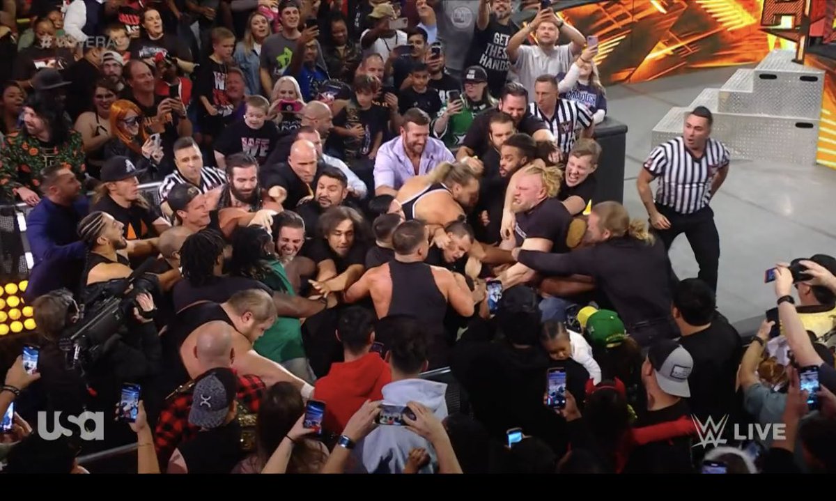 THEY BROUGHT REAL BRAWLS BACKKK #wweraw