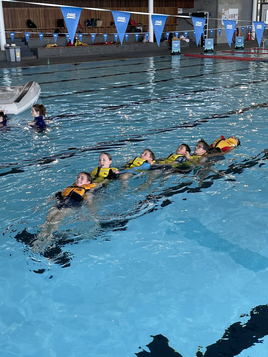 OtumatuaHS's tweet photo. T41 having a great time at survival swimming today! https://t.co/KfHEsiFZvB