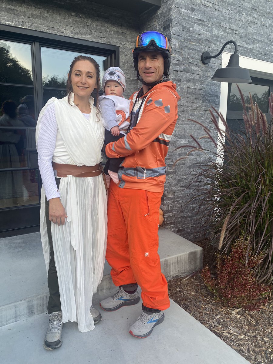 And the series continues with the rest of the Grant family. #StarWars #Rey #Poe #BB8