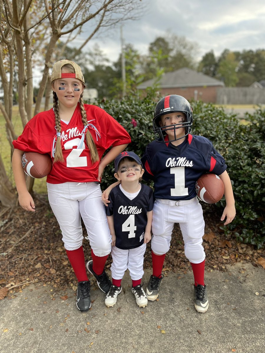 dmatthews33's tweet photo. It’s a Hotty Toddy Halloween! @Lane_Kiffin @OleMissSports https://t.co/UOkCjrX2Sv