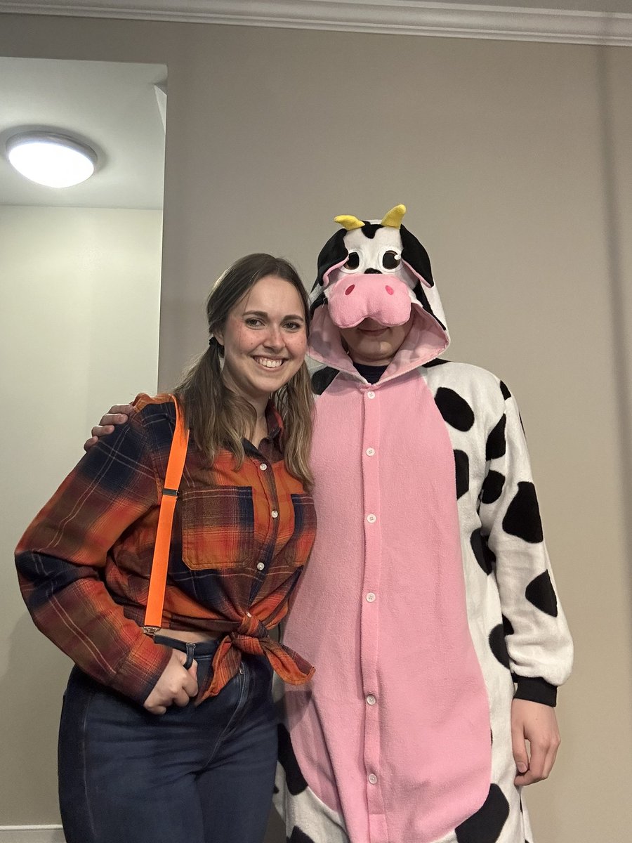 mathgeek23's tweet image. Emma and her cow @WhiteFyr_. Couldn’t have asked for a better night than watching a Halloween movie and handing out candy with my moo-thang