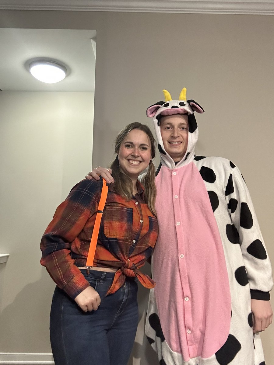 mathgeek23's tweet image. Emma and her cow @WhiteFyr_. Couldn’t have asked for a better night than watching a Halloween movie and handing out candy with my moo-thang