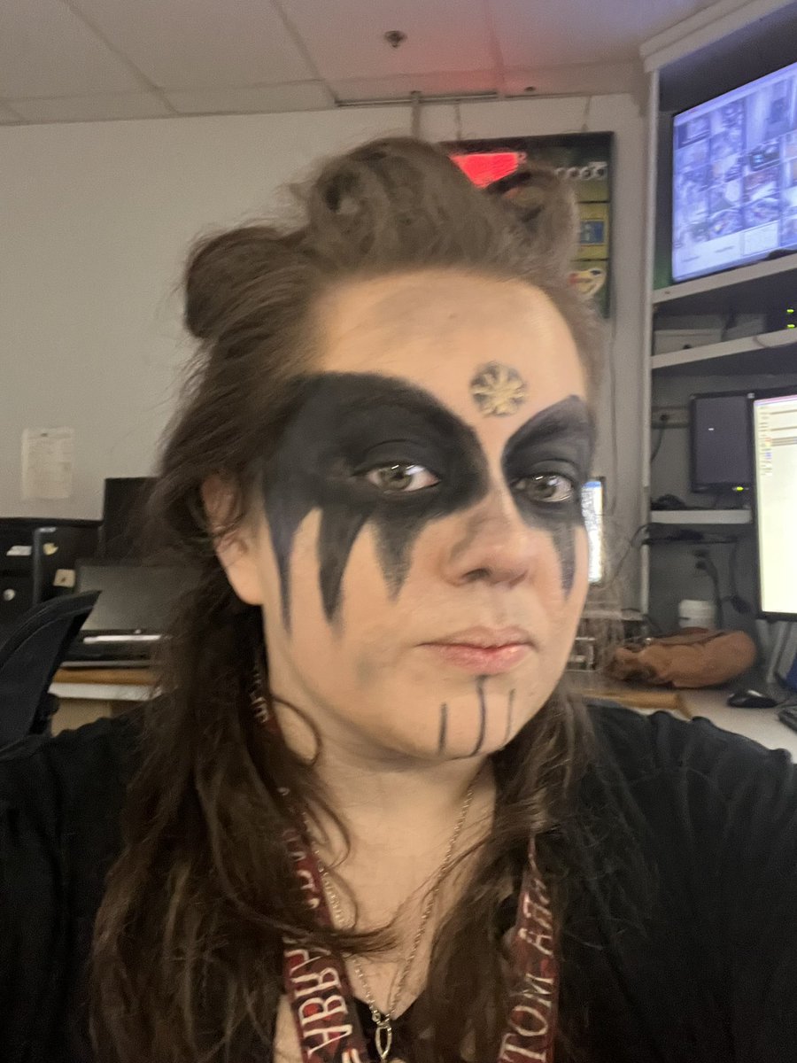 Had to work tonight 😭 but we dressed up anyway! 🦇🦇Happy Halloween 🦇🦇 #the100 #lexa