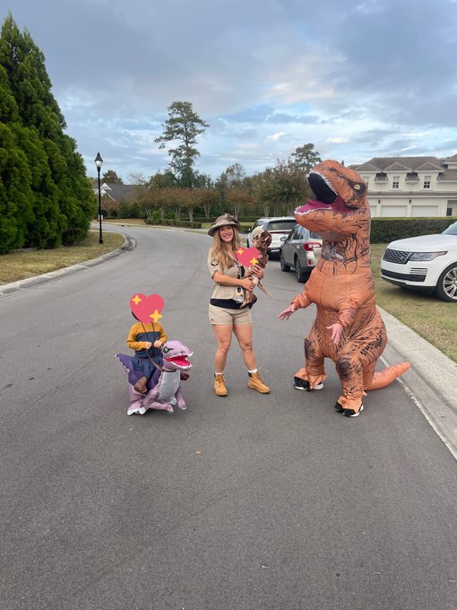 Happy Halloween 🎃 https://t.co/Tl4AhH5s8d<a href="/tag/toooldfortiktok"class="tags"><span>#toooldfortiktok</span></a><a href="/tag/ringlightchallenge"class="tags"><span>#ringlightchallenge</span></a>