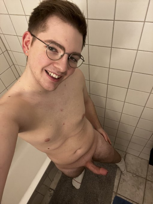 Who wants to have sex with me now? ?? https://t.co/YTJEJDWWyH