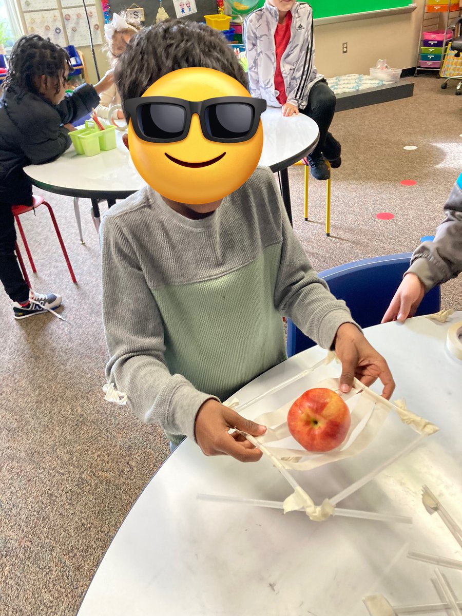 BardonBann's tweet photo. Can you build a basket from just 10 straws to hold an apple 🍎? 2nd graders did! @BriarcliffES https://t.co/lDeVfNwYtA