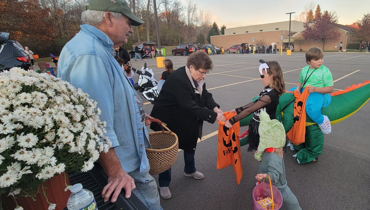 StTrinitychurch's tweet photo. Hope everyone had a safe and happy Halloween... we are grateful for all who enjoyed our Trunk or Treat this past Saturday!  Until next year! https://t.co/wLf2Feig1J