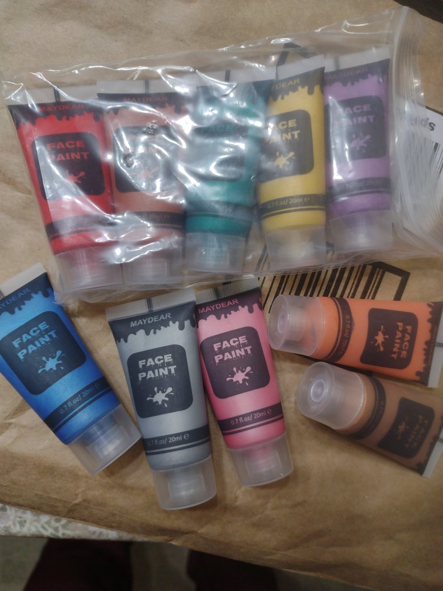 technicalStev's tweet image. Thanks for ruining Halloween @amazonca which one of these is white the metallic silver now my costume just looks absolutely stupid you incompetent funks